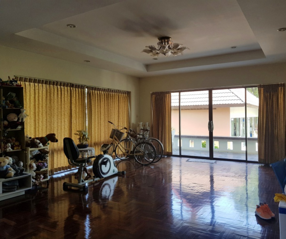 ห้องนอนขนาดใหญ่ (Master Bedroom) มีห้องน้ำในตัว ปรับปรุงใหม่ได้ตามสไตล์คุณ