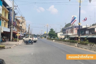 ขายอาคารพาณิชย์ 3 ชั้น ถนนพระแท่นตำบลท่าเรือ อำเภอท่ามะกาจังหวัดกาญจนบุรี ติดถนน 6 เลน ภาพถนนหน้าตึก
