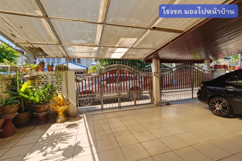 ขายบ้านเดี่ยวชั้นเดียว หมู่บ้านเรวดี นนทบุรี ด้านหน้าต่อเติมโรงจอดรถ จอดได้ 2 คัน