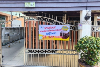 ขายบ้านเดี่ยวชั้นเดียว หมู่บ้านเรวดี นนทบุรี ด้านหน้าต่อเติมโรงจอดรถ จอดได้ 2 คัน
