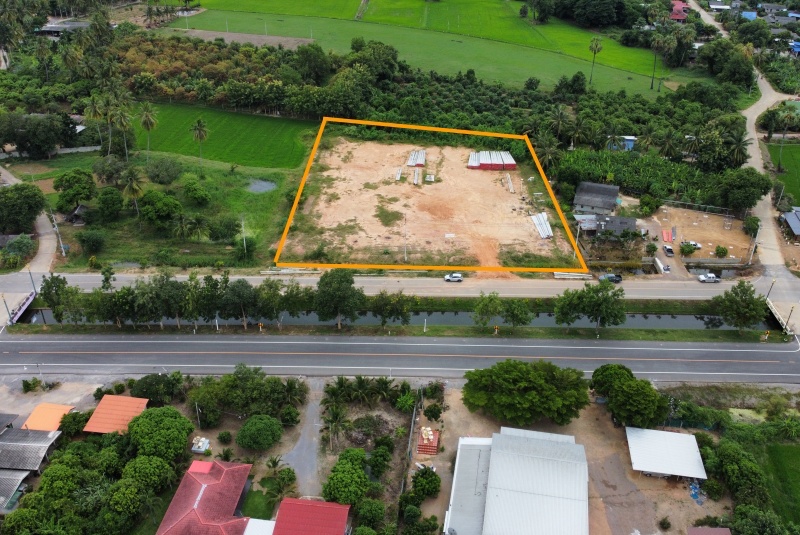 ขายที่ดินเพชรบุรี 4 ไร่ ติดถนนใหญ่ เพชรบุรี ทำเลทอง ใกล้ทะเล