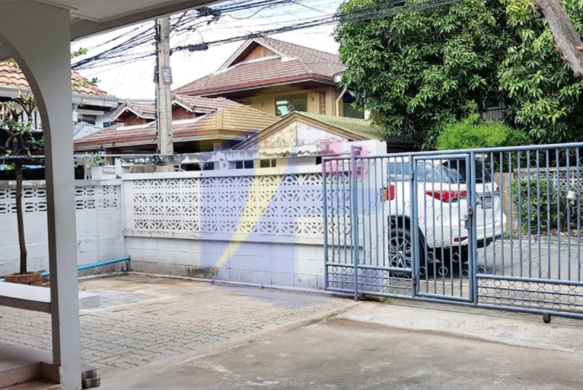 บ้านเดี่ยว เรวดี 49 ตลาดขวัญ  ชั้นเดียว เนื้อที่ 54 ตรว. 3 ห้องนอน 2 ห้องน้ำ แอร์