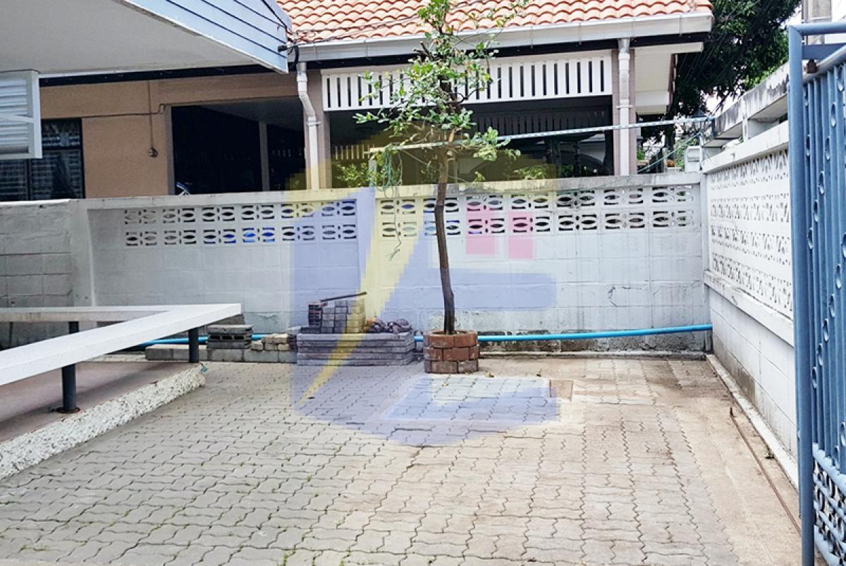 บ้านเดี่ยว เรวดี 49 ตลาดขวัญ  ชั้นเดียว เนื้อที่ 54 ตรว. 3 ห้องนอน 2 ห้องน้ำ แอร์