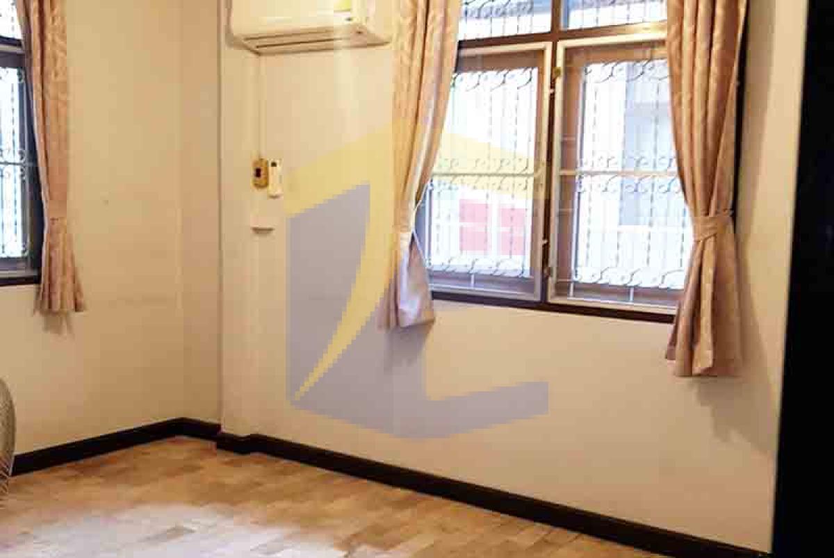 บ้านเดี่ยว เรวดี 49 ตลาดขวัญ  ชั้นเดียว เนื้อที่ 54 ตรว. 3 ห้องนอน 2 ห้องน้ำ แอร์